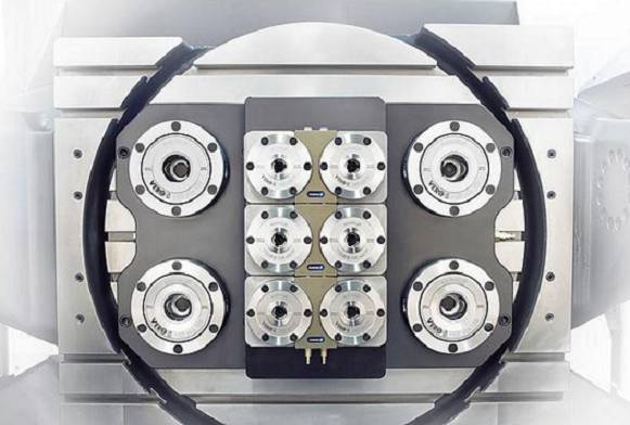 SCHUNK刀具夾持系統(tǒng)對機(jī)加工行業(yè)產(chǎn)生了前所未有的革命性影響。?模塊化夾持系統(tǒng)借鑒其優(yōu)勢，它的作用遠(yuǎn)不止于一個參考基準(zhǔn)，還提供了包括定位、夾持以及接口通用等功能。這種夾持原理如今被認(rèn)為是提高生產(chǎn)效率的最有效的方法之一，廣泛適用于從小型零件到大型零件，從粗加工到裝配應(yīng)用的各種工藝。作為這一技術(shù)的先驅(qū)以及夾持技術(shù)和抓取系統(tǒng)的領(lǐng)導(dǎo)者，SCHUNK始終致力于開發(fā)新的應(yīng)用領(lǐng)域，并在它的模塊化系統(tǒng)中新增了適用于直接夾持工件以及微小型零件的專業(yè)標(biāo)準(zhǔn)模塊。