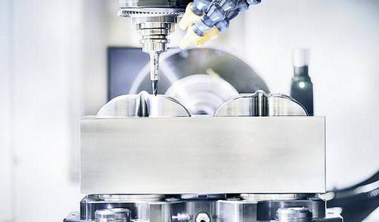 SCHUNK刀具夾持系統(tǒng)對機(jī)加工行業(yè)產(chǎn)生了前所未有的革命性影響。?模塊化夾持系統(tǒng)借鑒其優(yōu)勢，它的作用遠(yuǎn)不止于一個參考基準(zhǔn)，還提供了包括定位、夾持以及接口通用等功能。這種夾持原理如今被認(rèn)為是提高生產(chǎn)效率的最有效的方法之一，廣泛適用于從小型零件到大型零件，從粗加工到裝配應(yīng)用的各種工藝。作為這一技術(shù)的先驅(qū)以及夾持技術(shù)和抓取系統(tǒng)的領(lǐng)導(dǎo)者，SCHUNK始終致力于開發(fā)新的應(yīng)用領(lǐng)域，并在它的模塊化系統(tǒng)中新增了適用于直接夾持工件以及微小型零件的專業(yè)標(biāo)準(zhǔn)模塊。