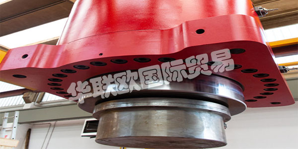 BOMBARDIERI SpA于1959年在意大利 Gazzaniga 成立，現在是一家私營有限公司，擁有100多名訓練有素的員工，分為三個工廠，兩個在意大利北部，一個在墨西哥。