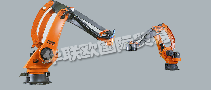 KR 40PA是KUKA公司最小巧、最輕盈的貨盤碼垛機器人。這款專為貨盤碼垛設計的工業機器人將幫助您獲得最快的速度和最高的精確性,歐標托盤碼垛的完美選擇。KR 40PA能夠在創紀錄的時間內完成貨品的包裝和發配。只需要很小的空間，這款機器人便可以對重達40kg的產品進行碼垛并達到1.8米的凈堆垛高度。而較低的自重則顯著縮短了其周期時間。KR 40PA專為貨盤碼垛任務進行了改進。它以每分鐘56次循環的速度作業，同時還能確保絕對的精準。KR 40PA擁有纖細的底座和很小的占地面積，因此其干擾輪廓也非常小。內置電源則為機器人節省了額外的空間。